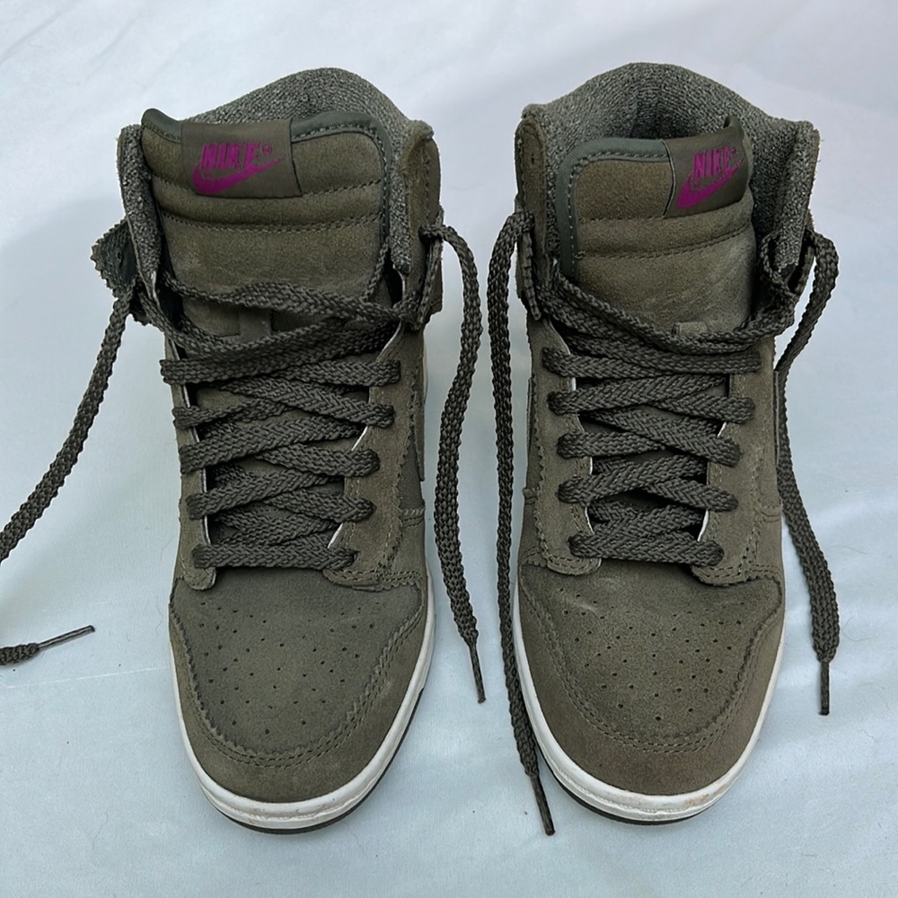 Nike Suede Hightop Sneaker